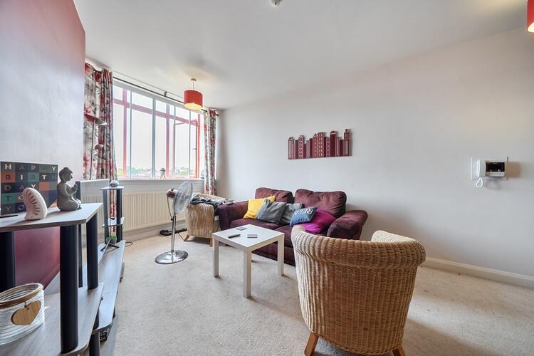 Apartment in Northampton - More