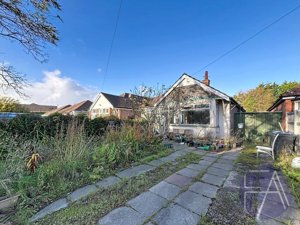 3-bed detached on New Cut Lane, Southport, Lancashire, PR8 3DN, £210,000