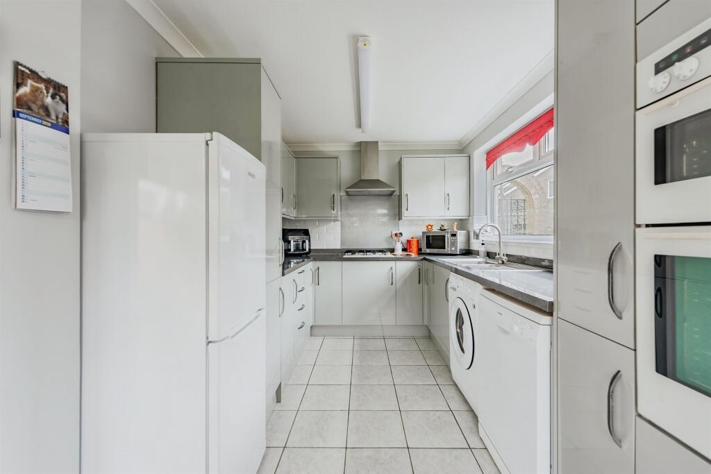 House in Reigate and Banstead, Surrey - View 5