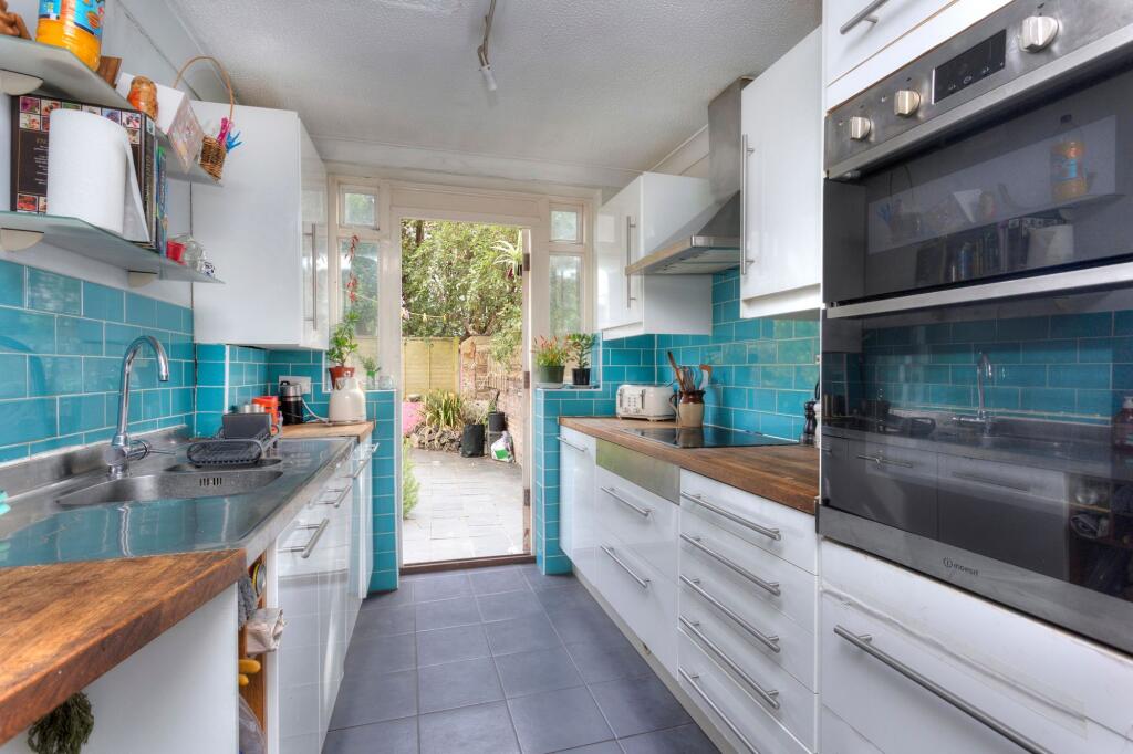 Apartment in Hove, Brunswick - View 3