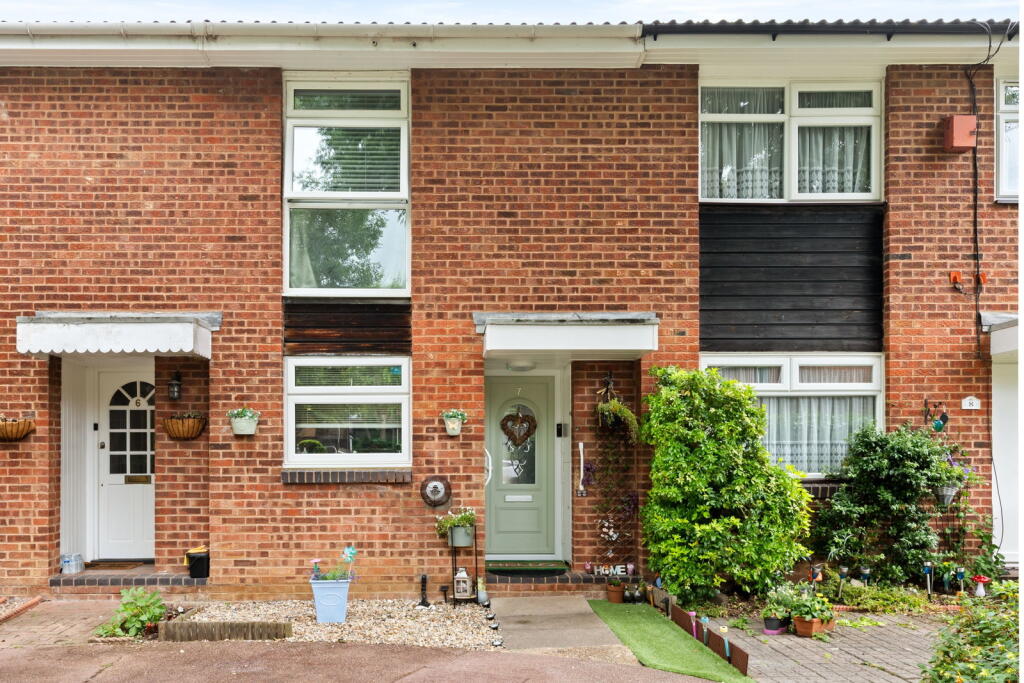 2-bed terraced on Pixton Way, Croydon, CR0 9LR, £365,000