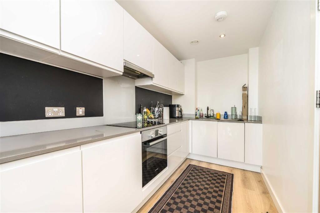 Apartment in London - View 5