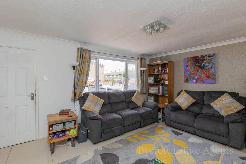 Terrace home offering modern comfort in central location on Forsythia Road, Gorleston photo 4