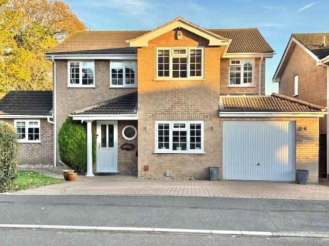 Main image of property: Minchin Green, Binfield, RG42