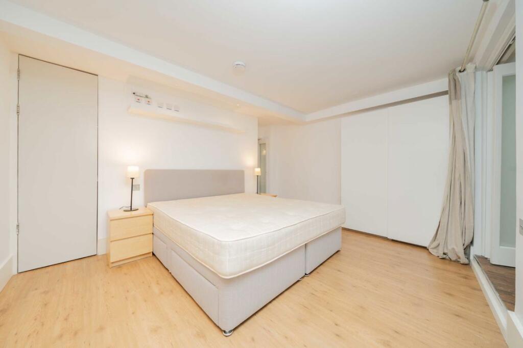Cornwall Crescent, Notting Hill photo 3