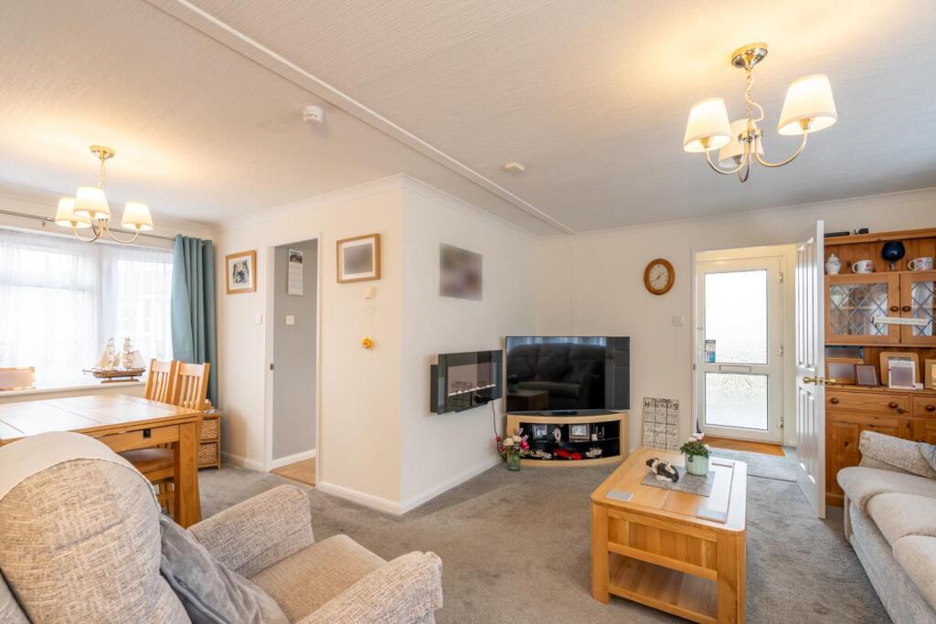 Conifer Way, Nyetimber, Bognor Regis photo 3