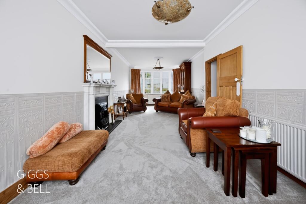 House in Luton - View 4