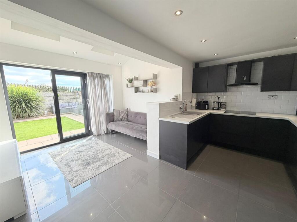 House in Tameside, Greater Manchester - View 3