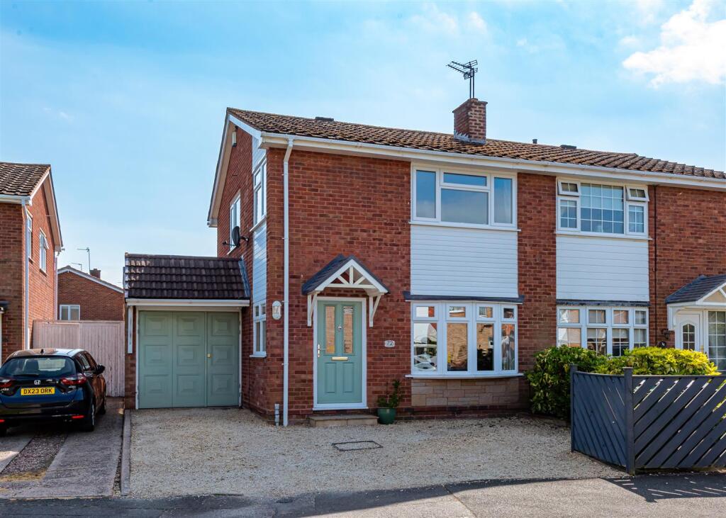 4-bed semi-detached on 72 Chillington Drive, Codsall, Wolverhampton, WV8 1AU, £390,000