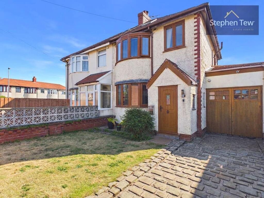 3-bed semi-detached on Alderley Avenue, Blackpool, FY4, £200,000