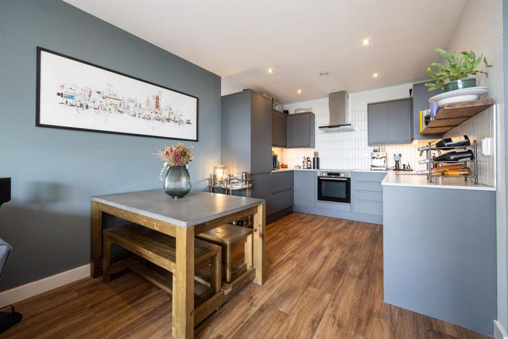 Apartment in Manchester, Hulme - View 3