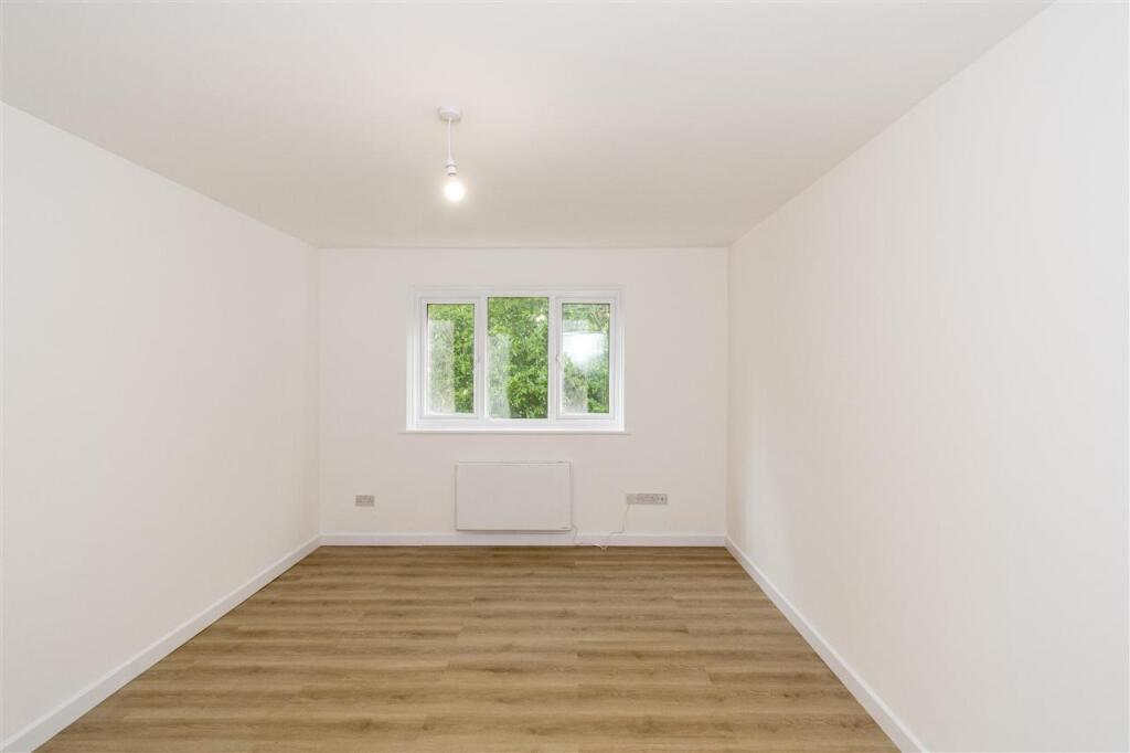 Apartment in Southampton, Aldermoor - View 3