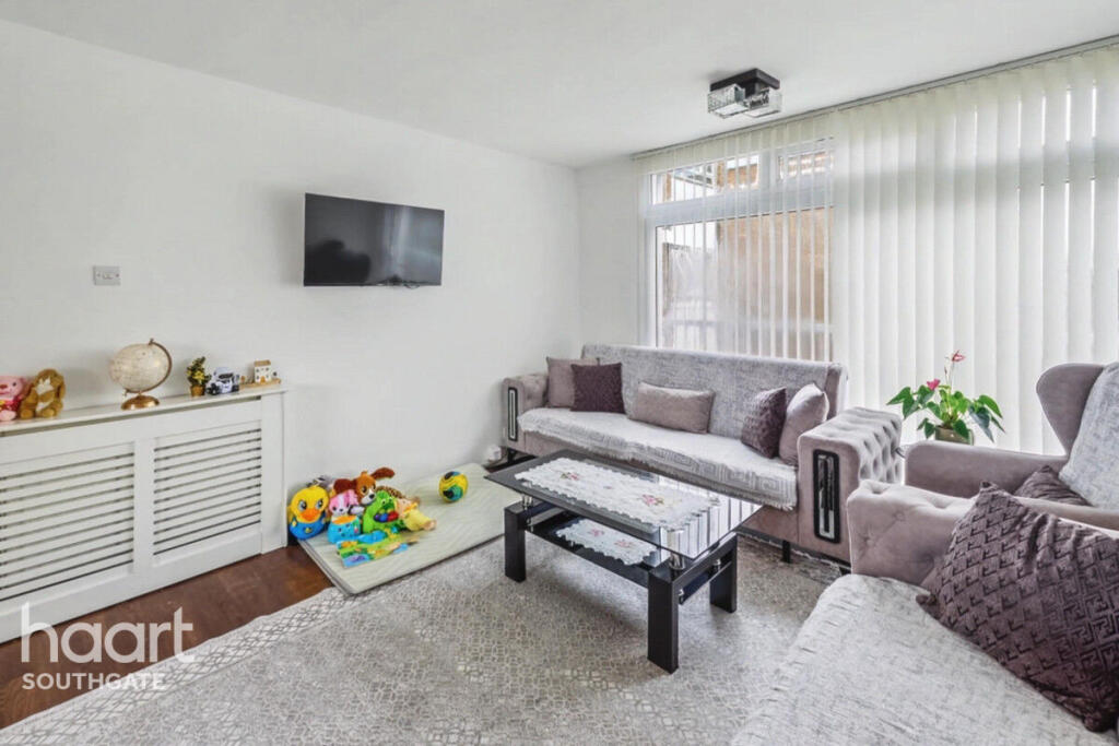 Apartment in London, Winchmore Hill, Edmonton - More
