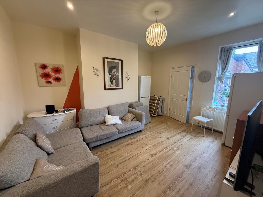 Apartment in Newcastle upon Tyne - View 4