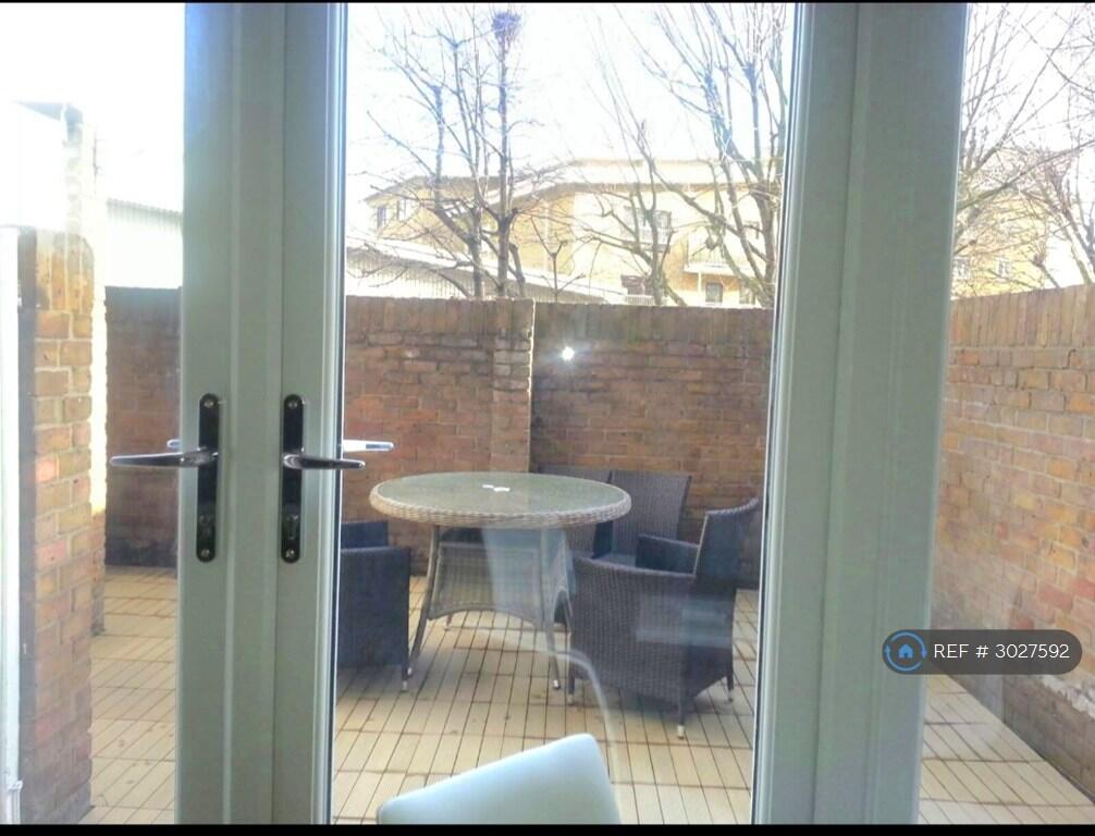 Apartment in London, East Smithfield, Wapping - More