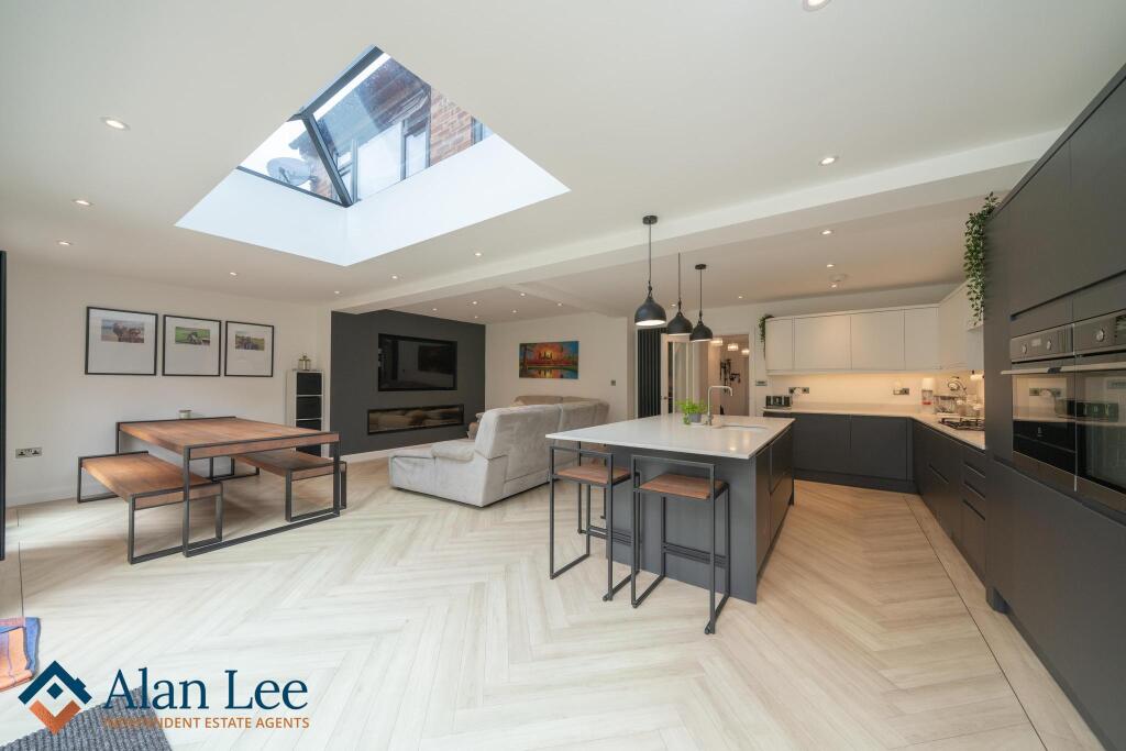 House in Stockport - View 4