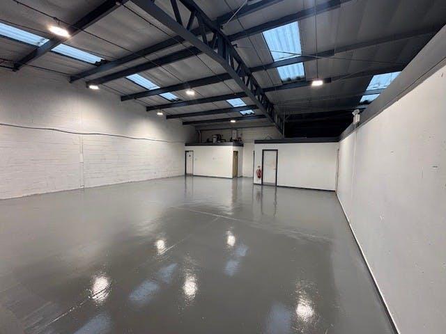 32 Viking Road 8.jpg