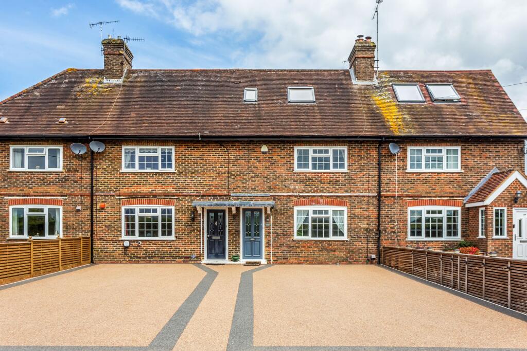 3-bed terraced on Lingfield Road, Edenbridge, £500,000