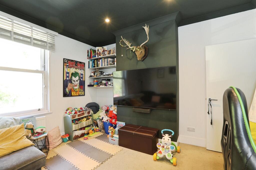 Apartment in Redhill - View 4