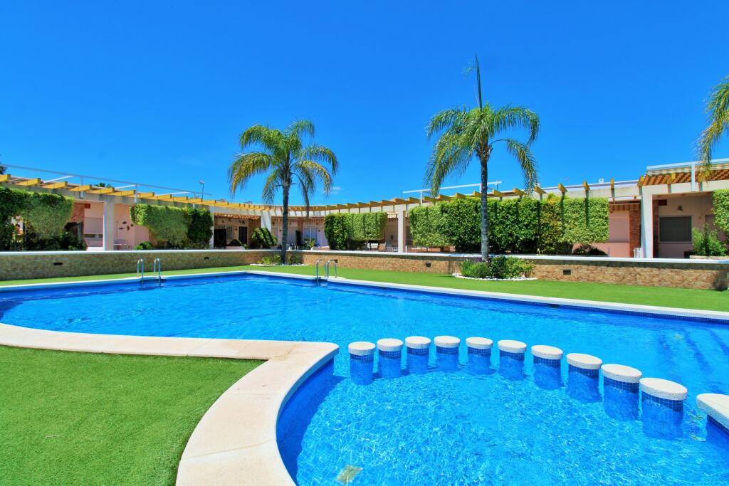 Main image of property: Valencia, Alicante, Mil Palmeras