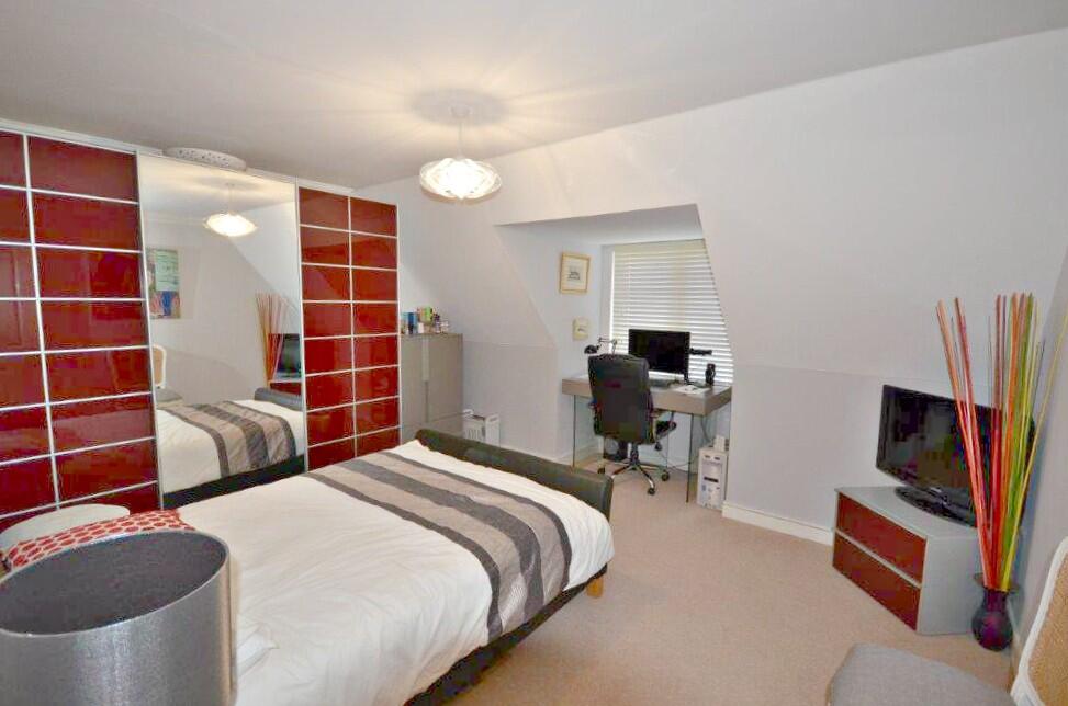Apartment in Slough - View 5