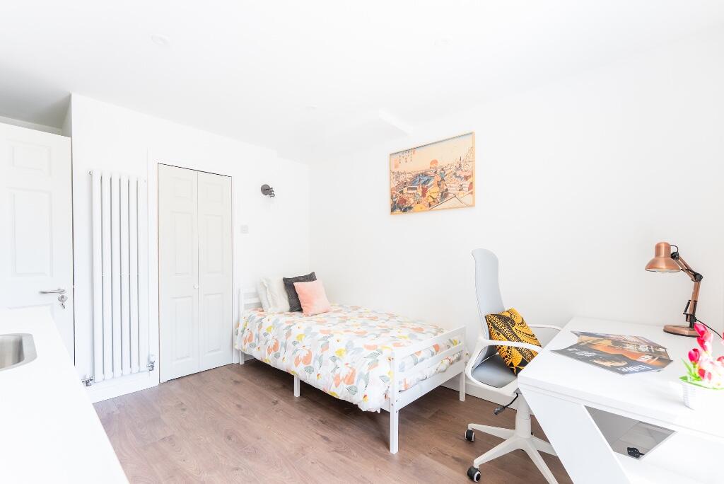 Main image of property: Kendal Way, Cambridge, Cambridgeshire, CB4