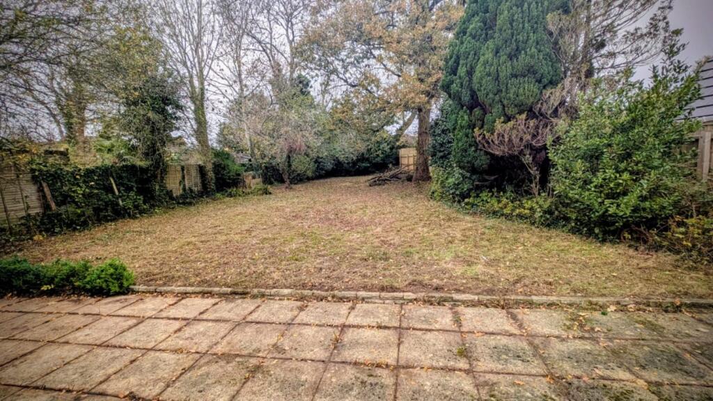Hazelwood Avenue, New Milton, Hampshire, BH25 photo 2