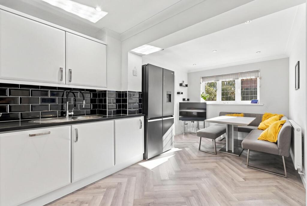 House in London, Elm Park - View 3
