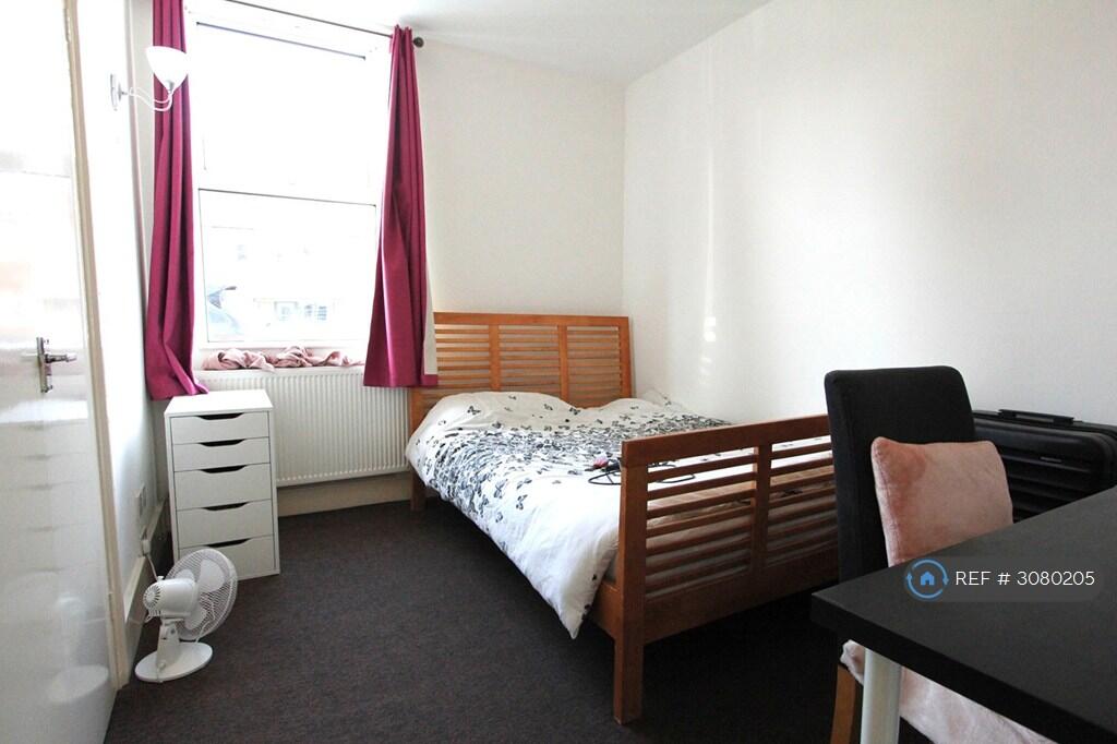 Apartment in Reading - More