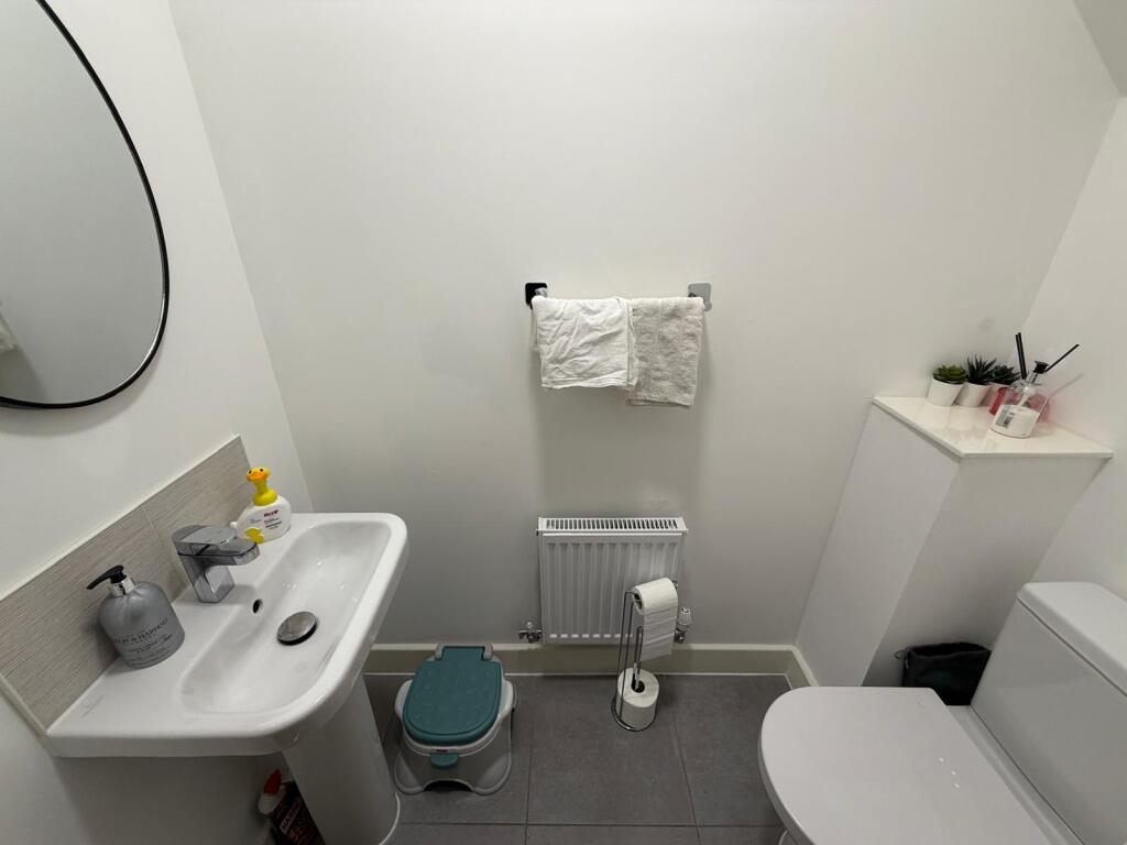 House in Wakefield, West Yorkshire - More