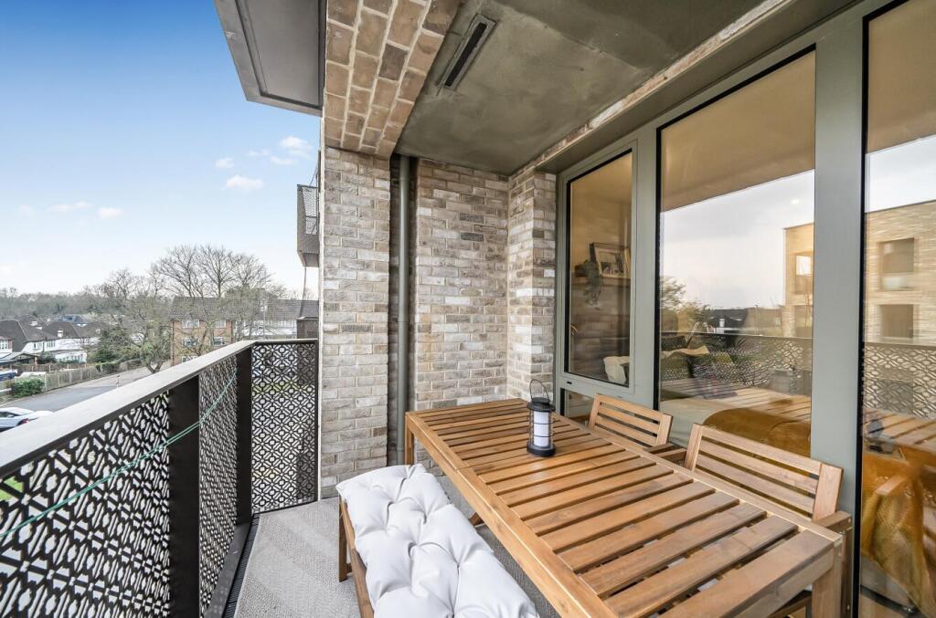 Apartment in Harrow - More