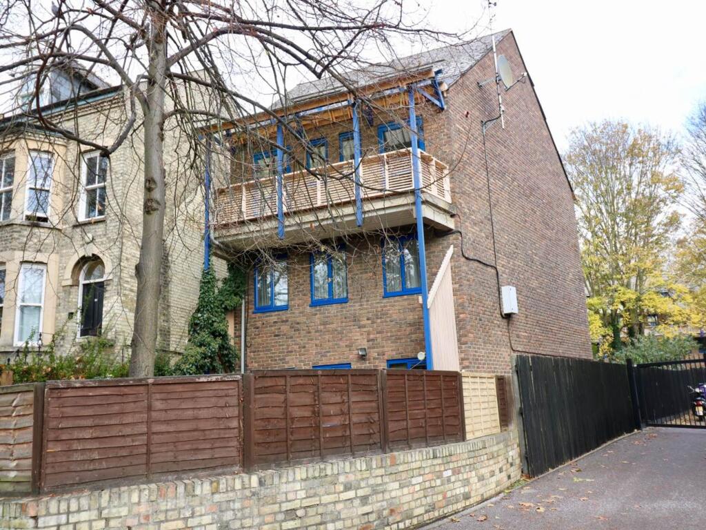 Main image of property: Carlyle Road, Cambridge, CB4
