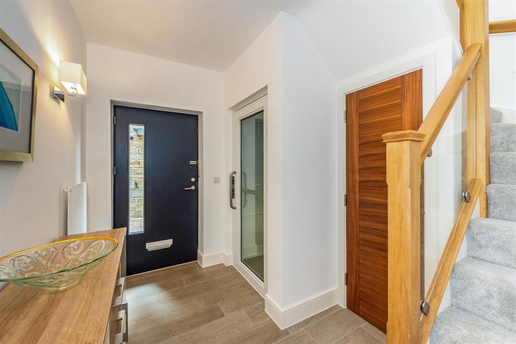 Apartment in Winchester, Sleepers' Hill - View 5