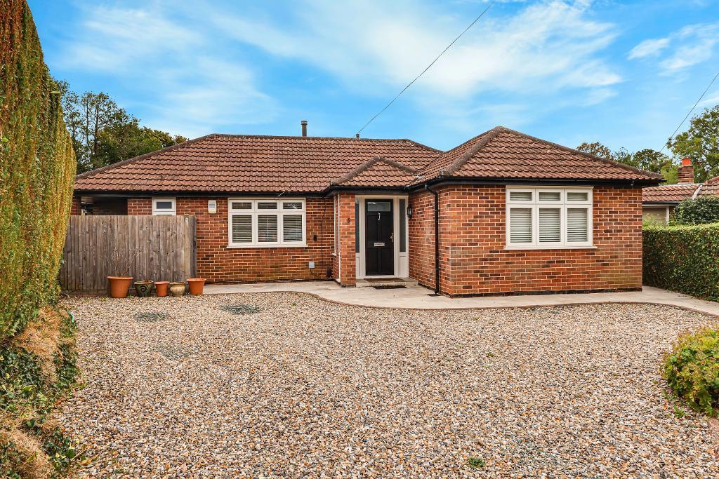 3-bed house on Parsonage Close, Warlingham, Surrey, CR6 9EN, £750,000