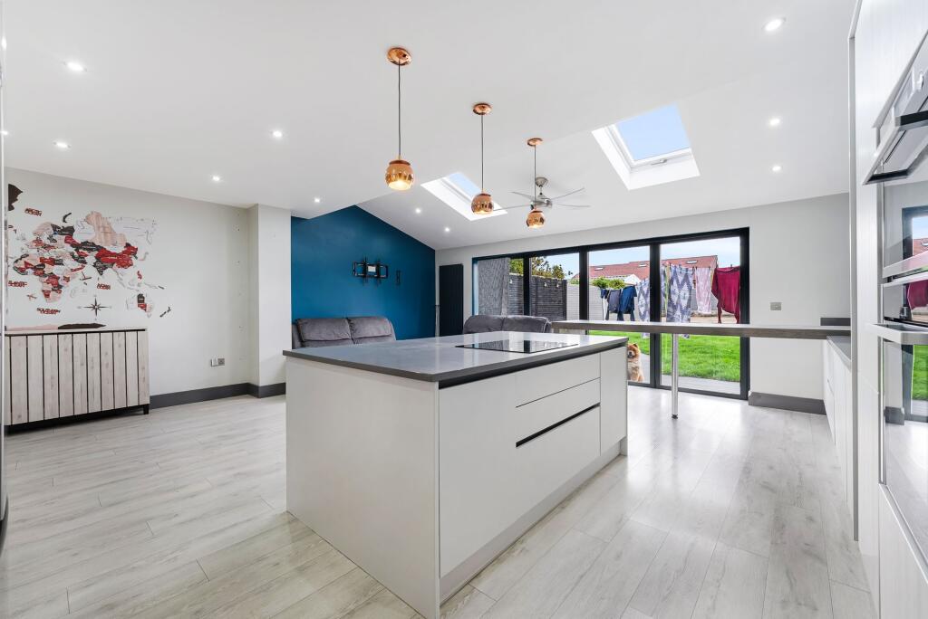 House in Widnes, Hough Green - View 5