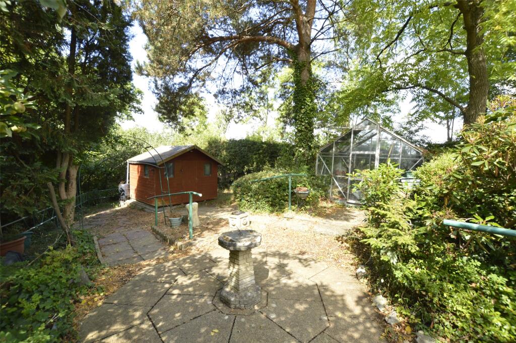 Down Road, Winterbourne Down, Bristol, BS36 photo 5