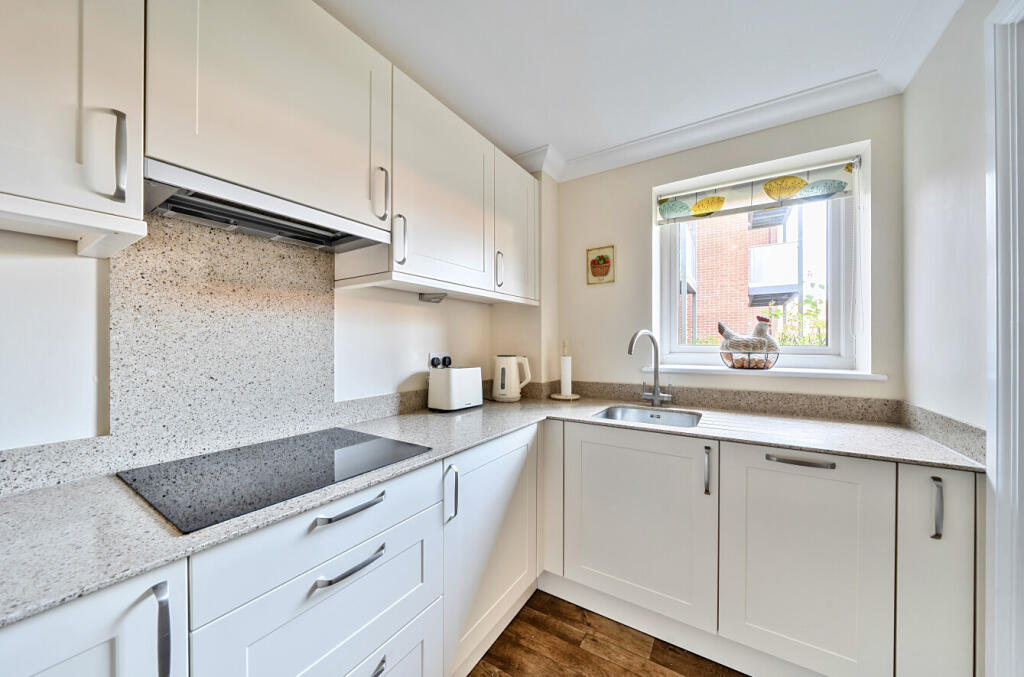 Duttons Road, Romsey, Hampshire, SO51 photo 4