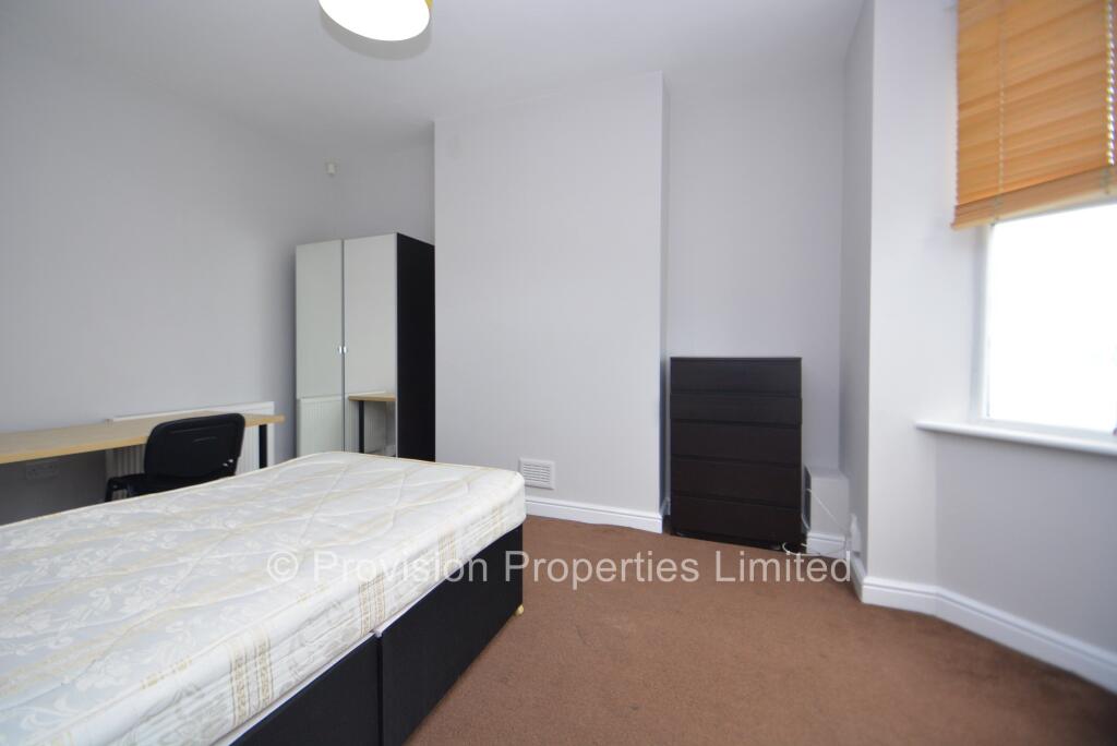 6 bedroom terraced house for rent