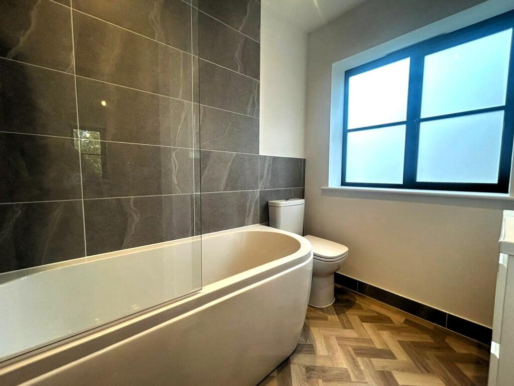 House in Stroud, Eastington - More