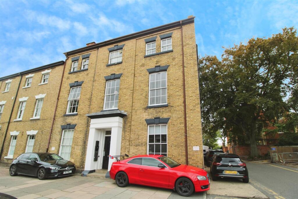 1-bed apartment on Warwick Street, Town Centre, Rugby, £85,000