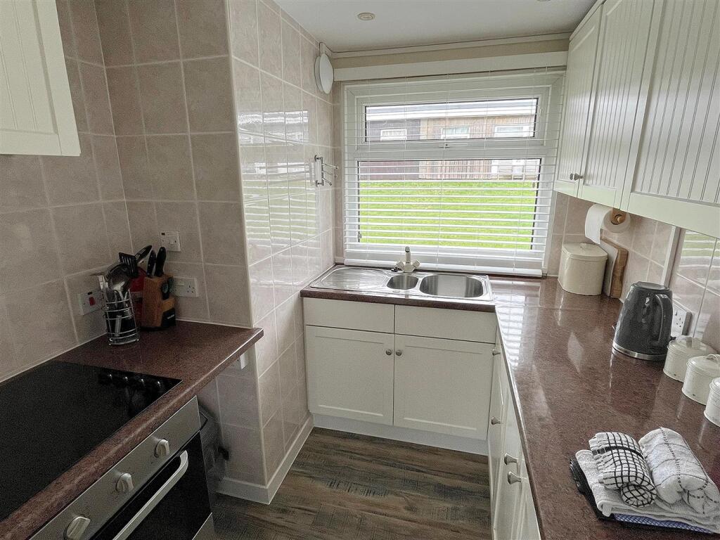39 Norton Park, Dartmouth photo 4