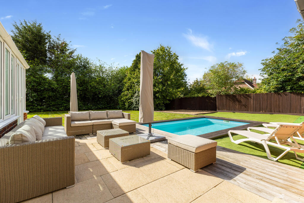 House in Horsham, Oakhill - View 4