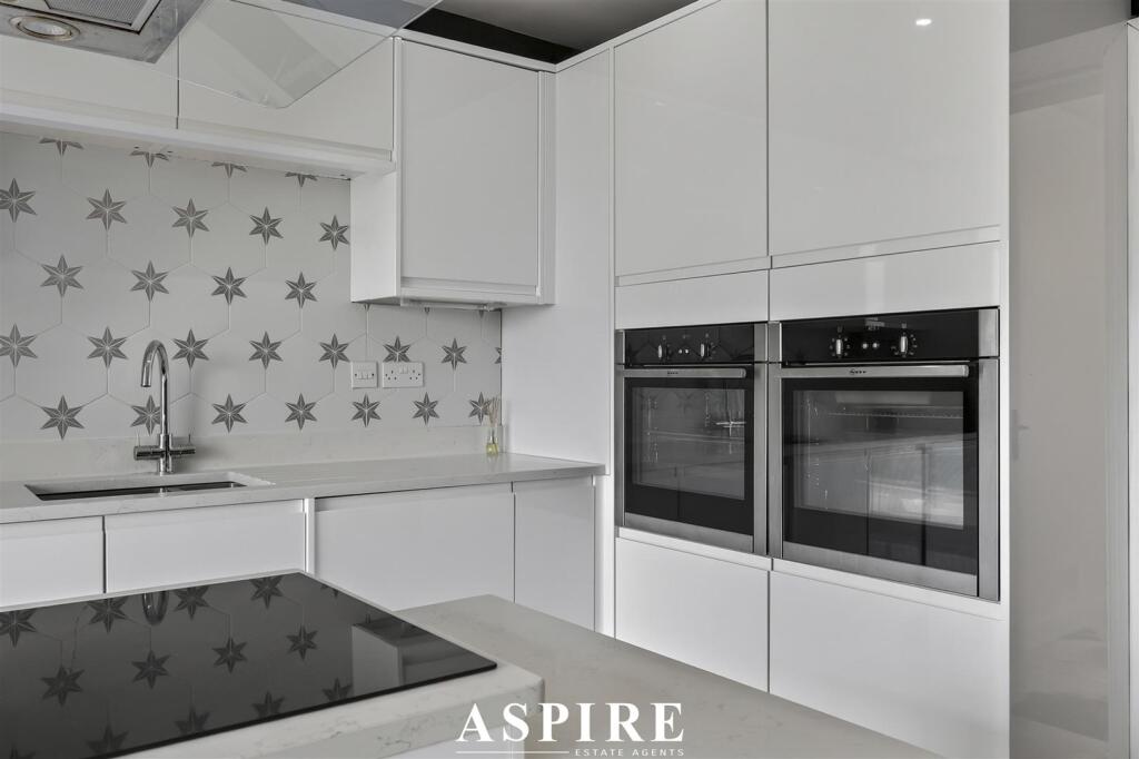 Video Tour Inside - St. James Avenue West, Stanford-Le-Hope - More