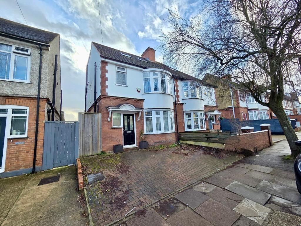 5-bed semi-detached on Alexandra Avenue, Luton, LU3, £500,000