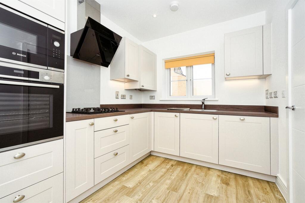 Prince Drive, Shrivenham, Swindon photo 3