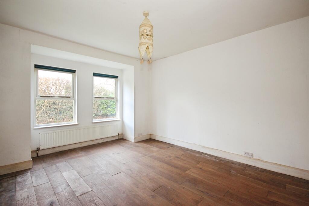 House in Warwick, Shrewley - More