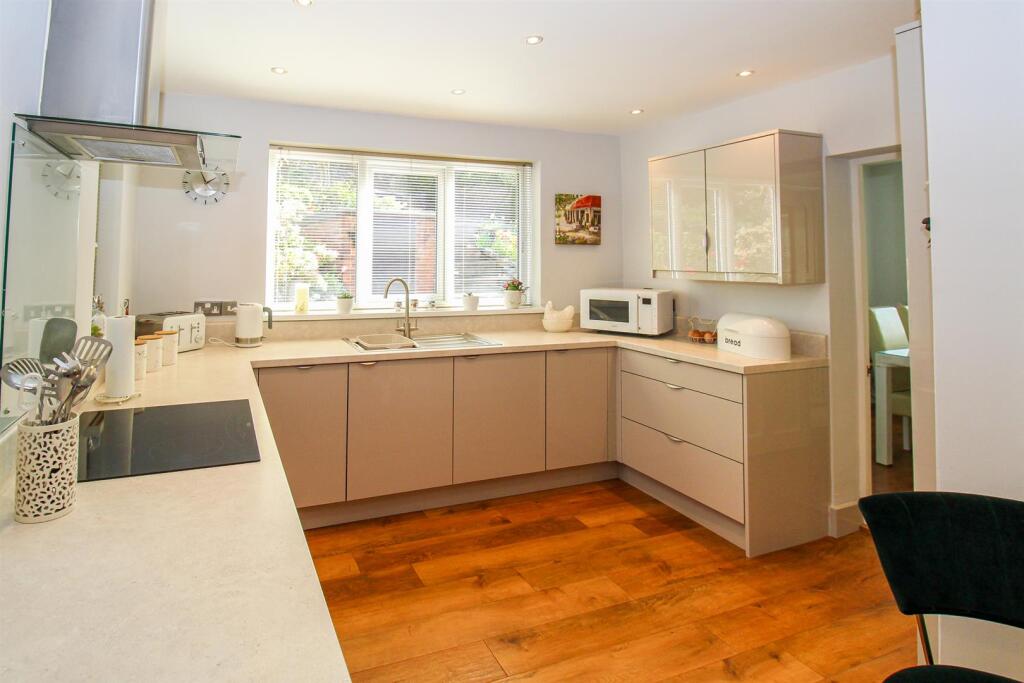 Overthorpe Road, Dewsbury - View 3