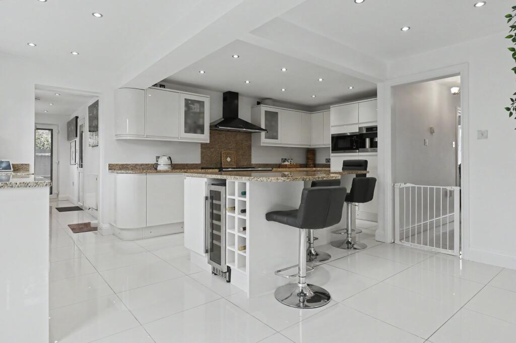 House in Eastleigh, Fair Oak and Horton Heath - View 2