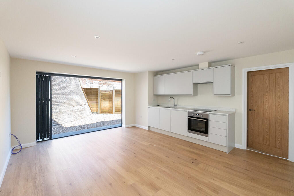 Apartment in Mole Valley, Rose Hill, Dorking - View 2