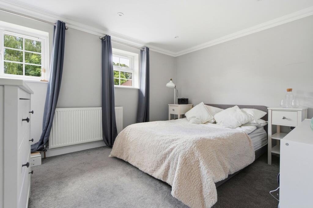 House in Slough - View 5